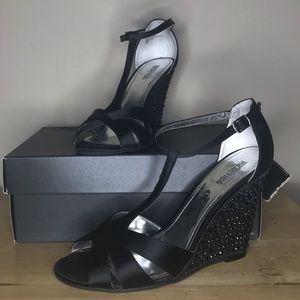 Kenneth Cole Collection Black sparkling wedges!!